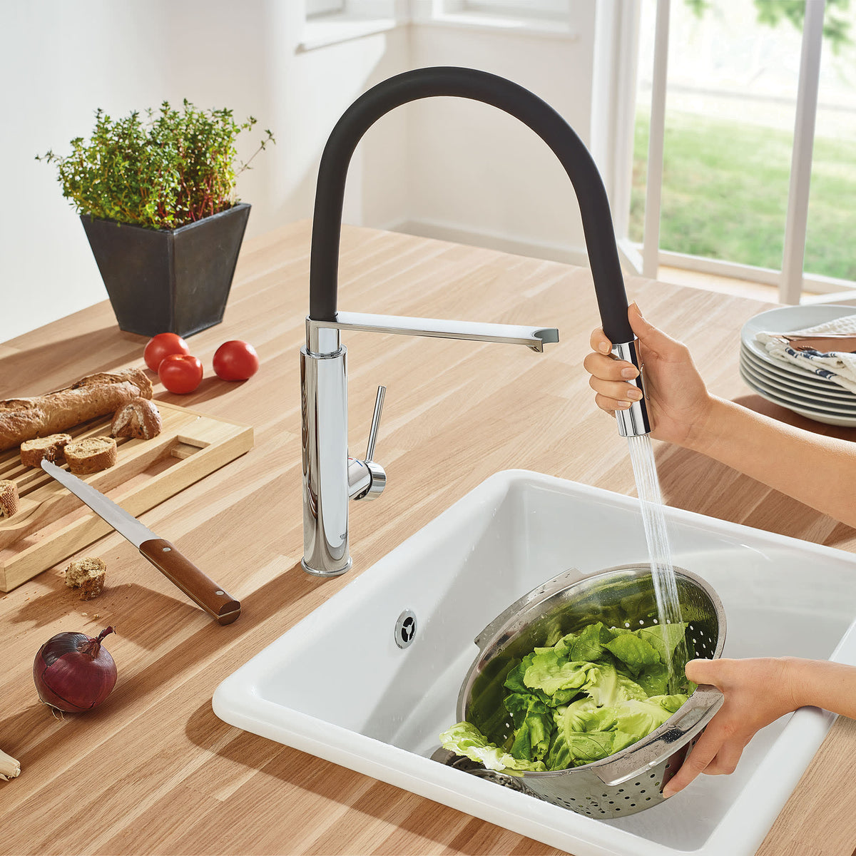 Single-Handle Semi-Pro Dual Spray Kitchen Faucet 1.75 GPM in GROHE CHROME 31492000