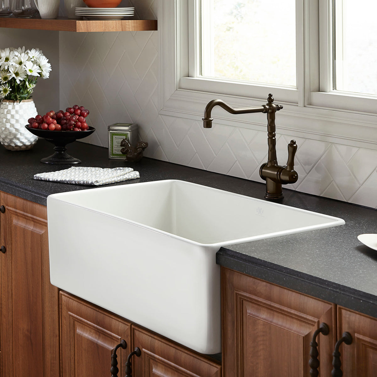 DXV Hillside® 30" Apron Kitchen Sink with Center Drain in CANVAS WHITE