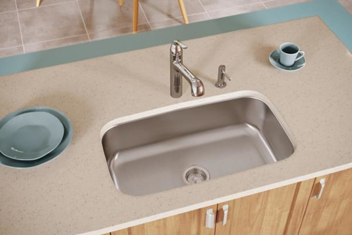 Dayton Stainless Steel 30-1/2" x 18-1/4" x 8" Single Bowl Undermount Sink DCFU2816