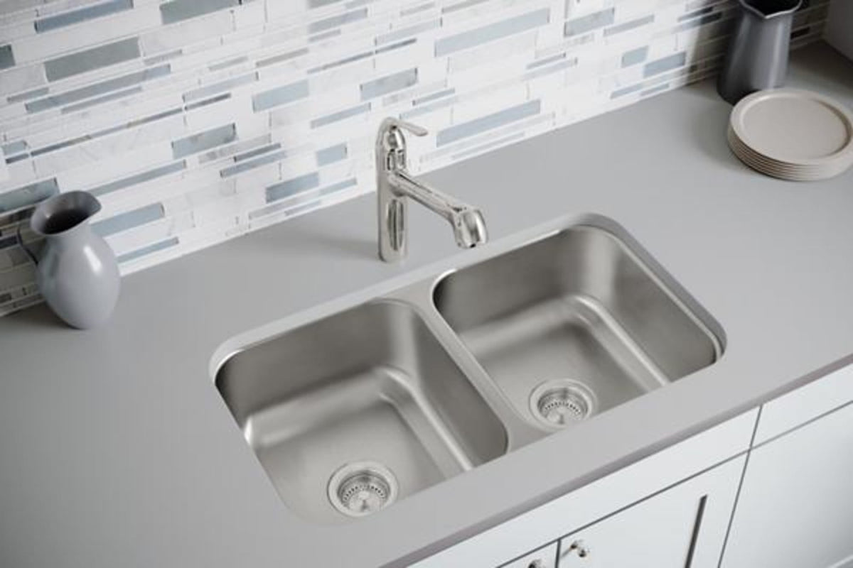 Dayton Stainless Steel 31-3/4" x 18-1/4" x 8" Equal Double Bowl Undermount Sink