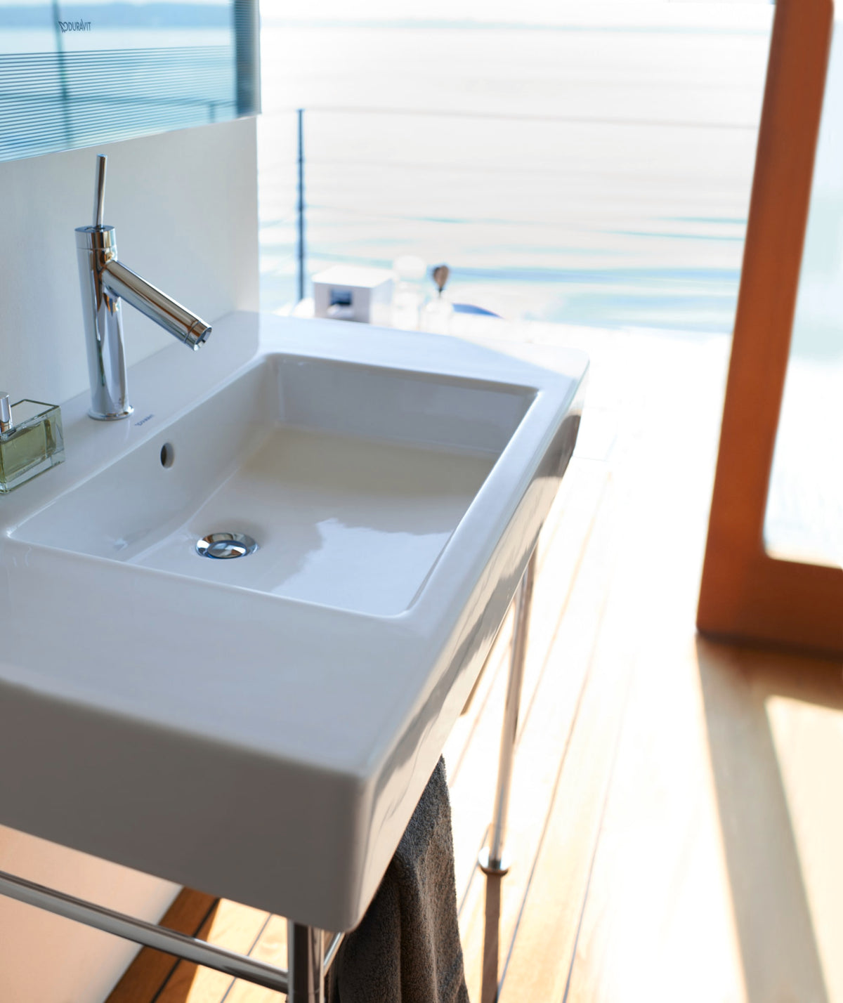 Duravit Vero 19 1/8" Rectangular Undermount Sink in White with Overflow