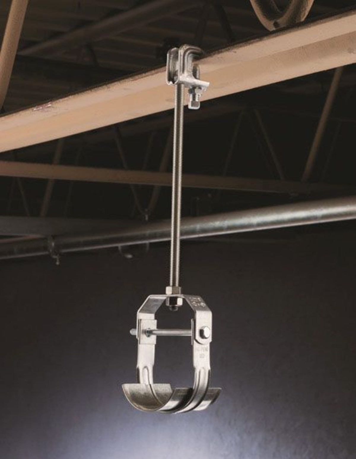 nVent Caddy 401 Clevis Hanger, EG, PG, 8" Pipe, 200 DN, 8.625" (219 mm) OD, 3/4" (M20) Rod