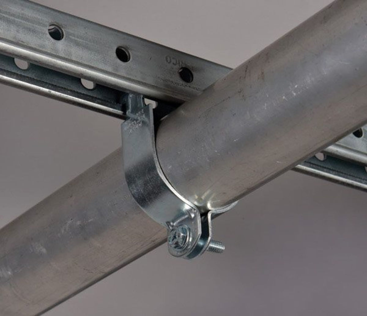 nVent Caddy USC Universal Strut Clamp for Pipe/Conduit, EG, 6.5"-6.75" (165.1-171.5 mm) OD, 6" Pipe, 150 DN