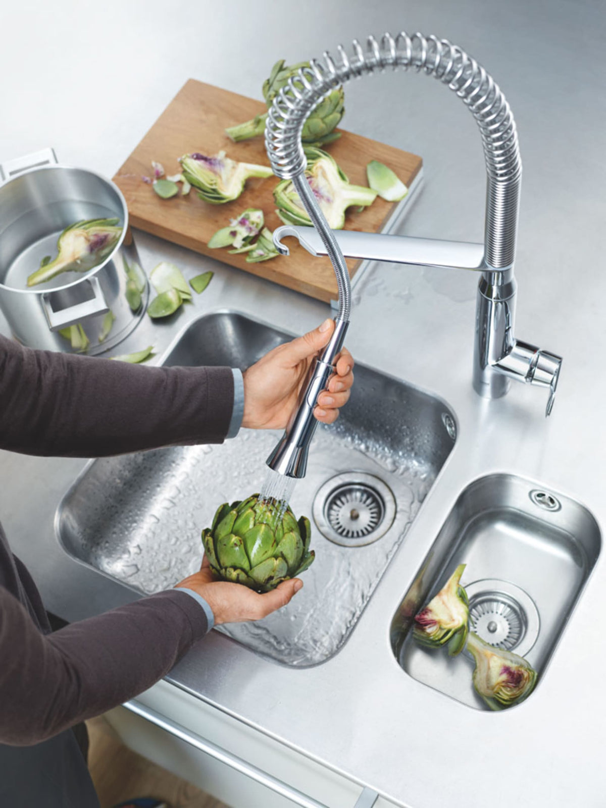 K7 Medium Single-Handle Semi-Pro Dual Spray Kitchen Faucet 1.75 GPM in GROHE CHROME