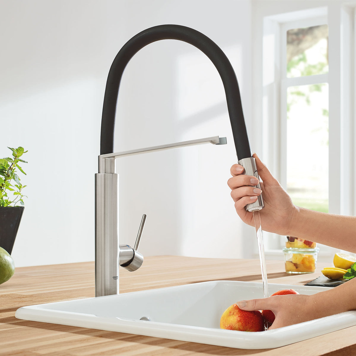 Single-Handle Semi-Pro Dual Spray Kitchen Faucet 1.75 GPM in GROHE SUPERSTEEL 31492DC0