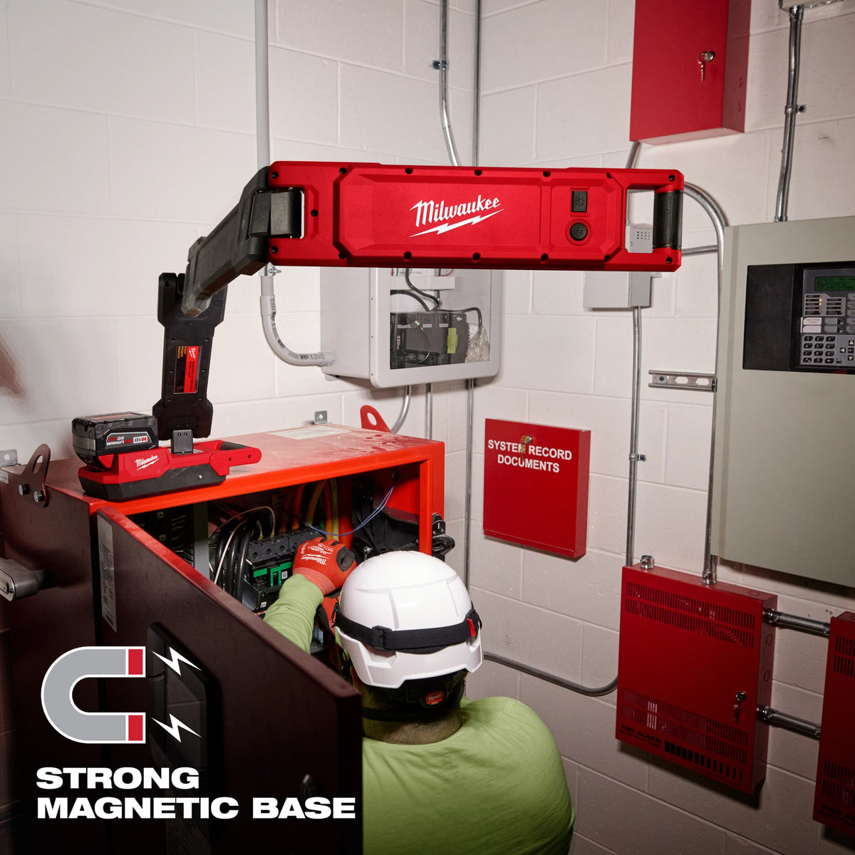 Milwaukee Tools M18™ Magnetic Extendable Boom Light