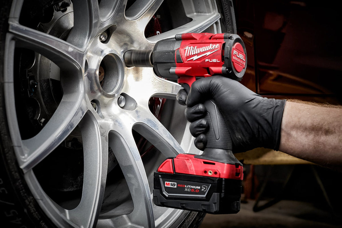 Milwaukee Tools M18 FUEL™ 1/2" Mid-Torque Impact Wrench w/ Friction Ring