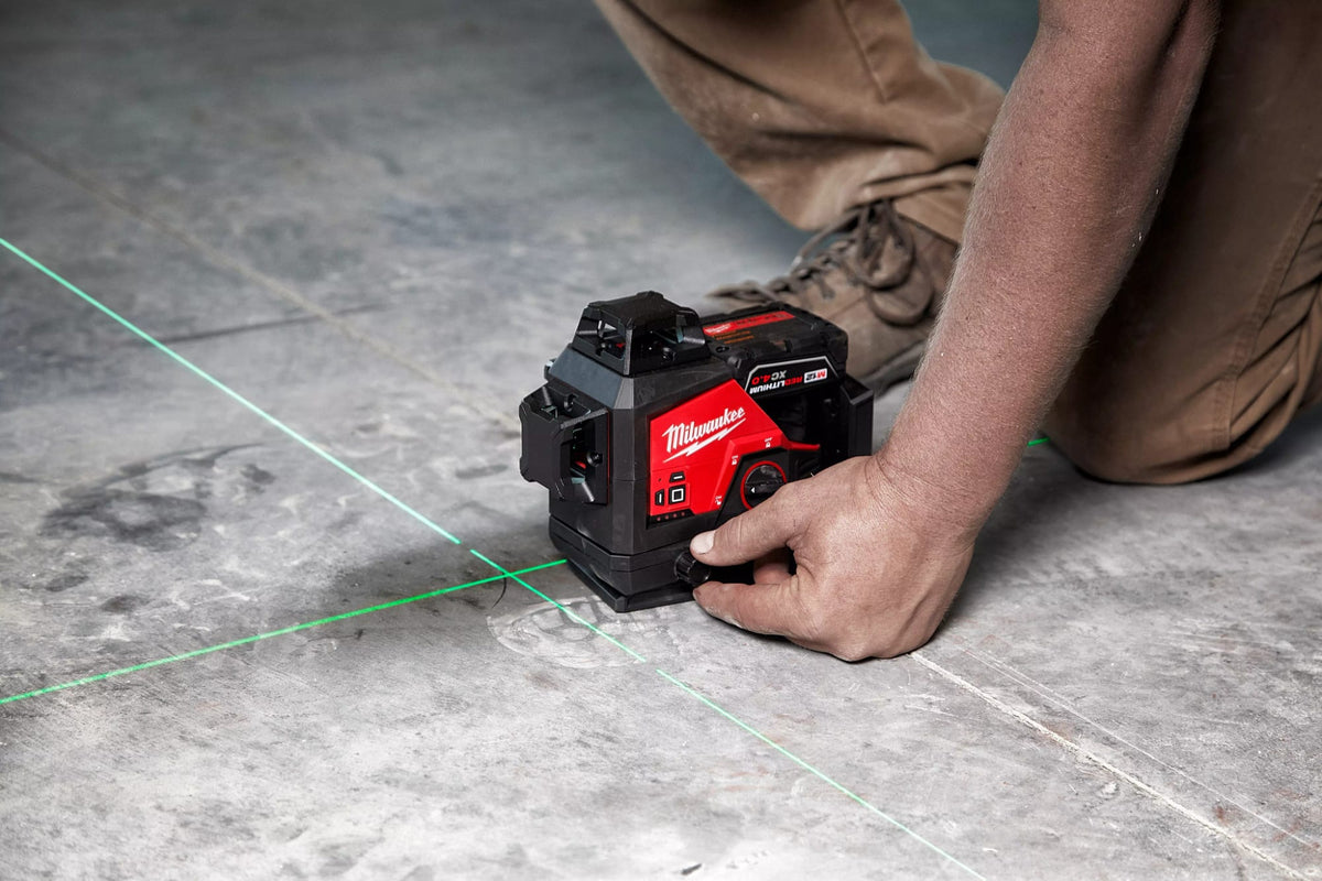 Milwaukee Tools M12™ Green 360° 3-Plane Laser Kit