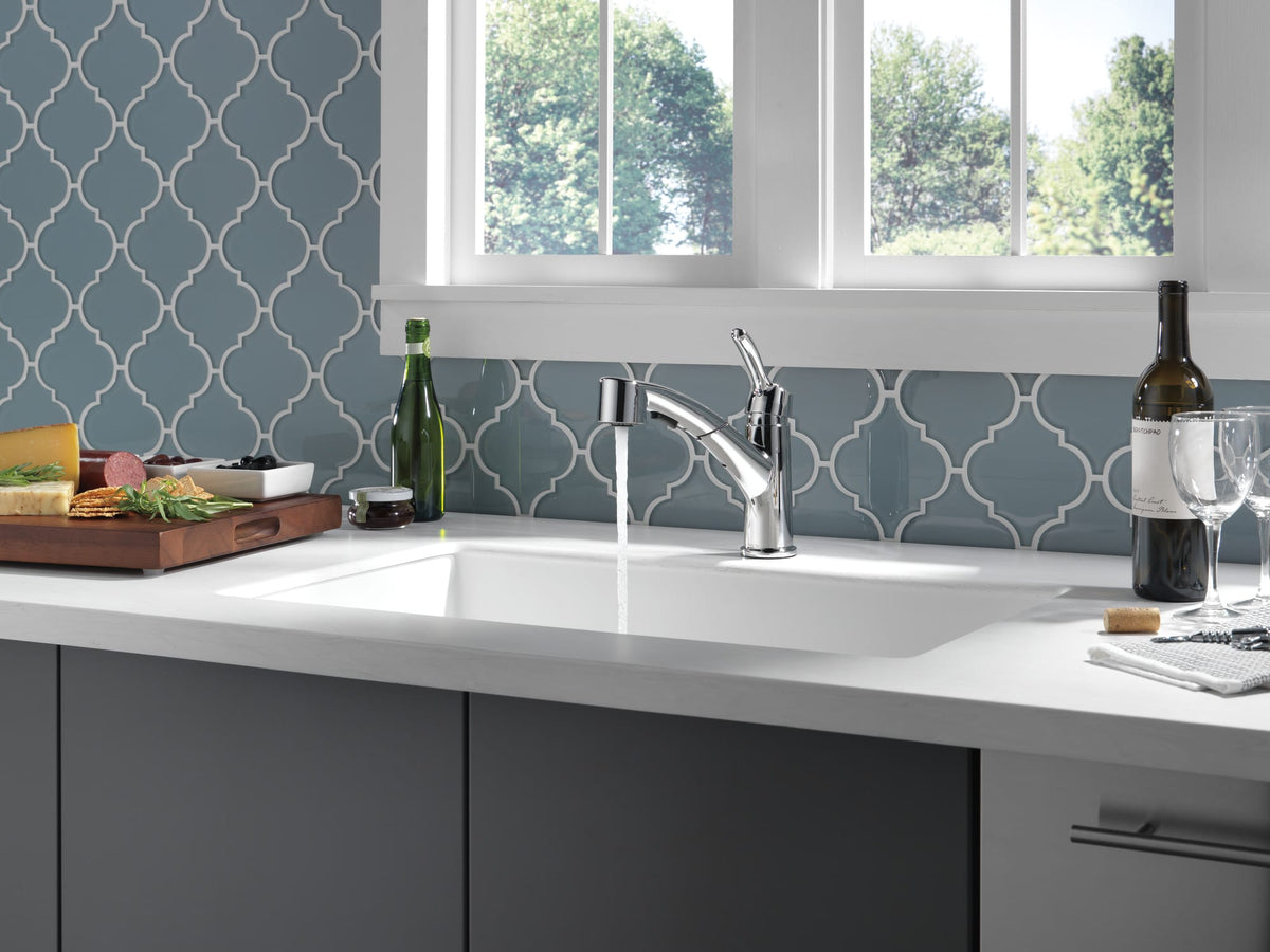 Delta Collins™ Single Handle Pull-Out Kitchen Faucet Chrome