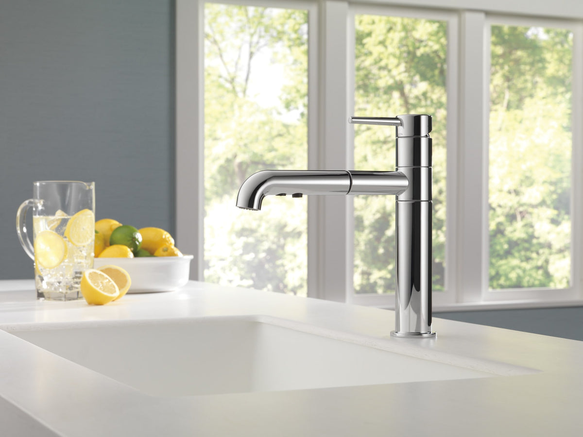 Delta Trinsic® Single Handle Pull-Out Kitchen Faucet Chrome