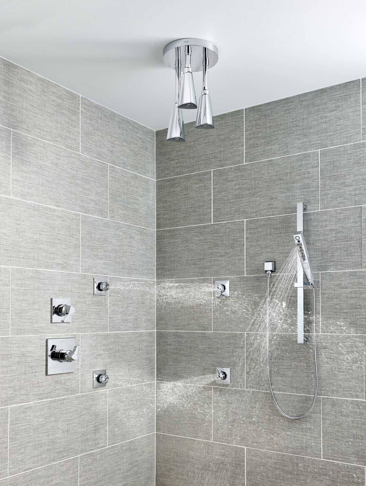 Delta Universal H2OKinetic® Handshower with Slide Bar 4S Lumicoat® Chrome