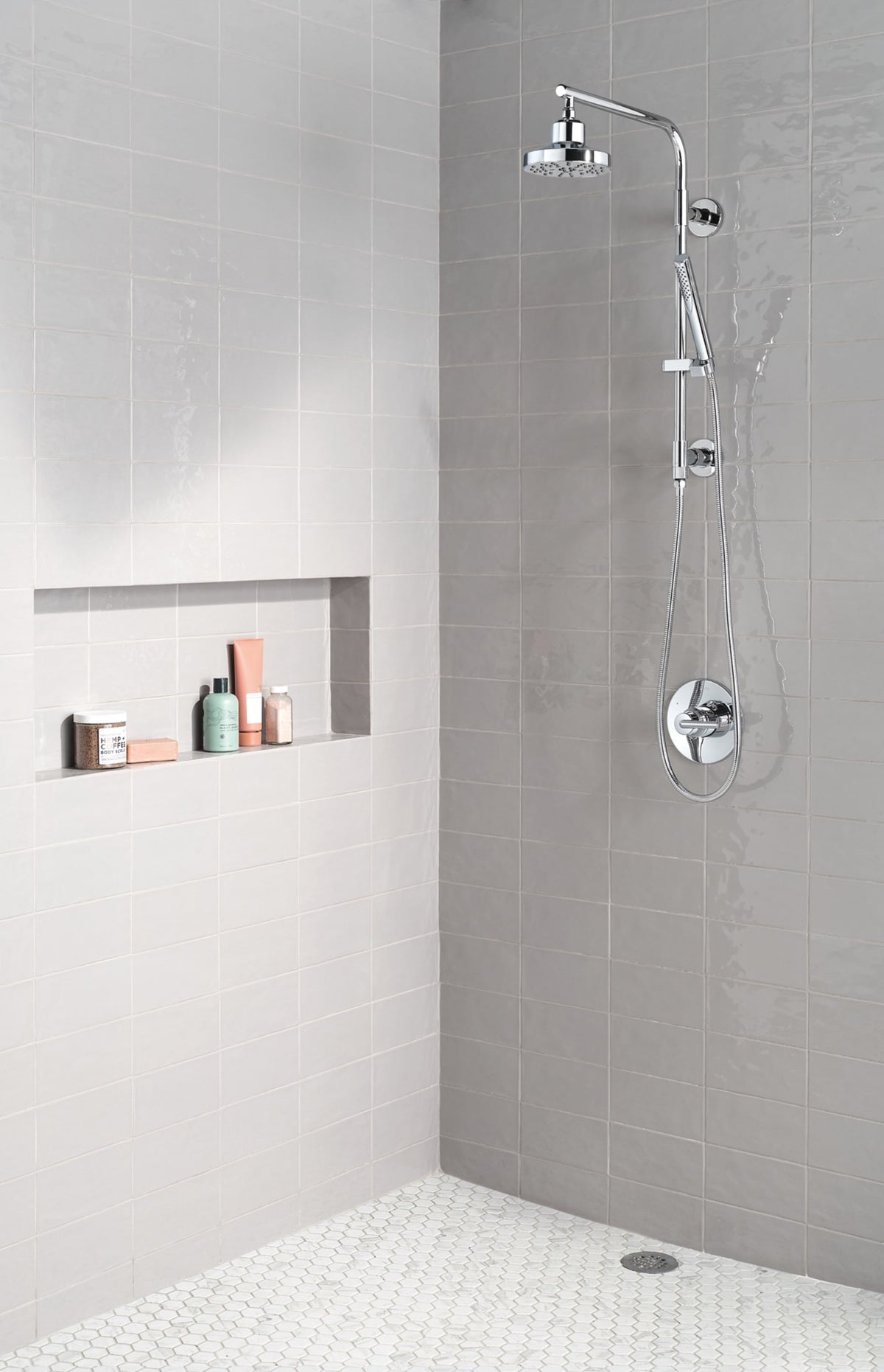 Delta Universal Emerge® 18" Round Shower Column Lumicoat® Chrome