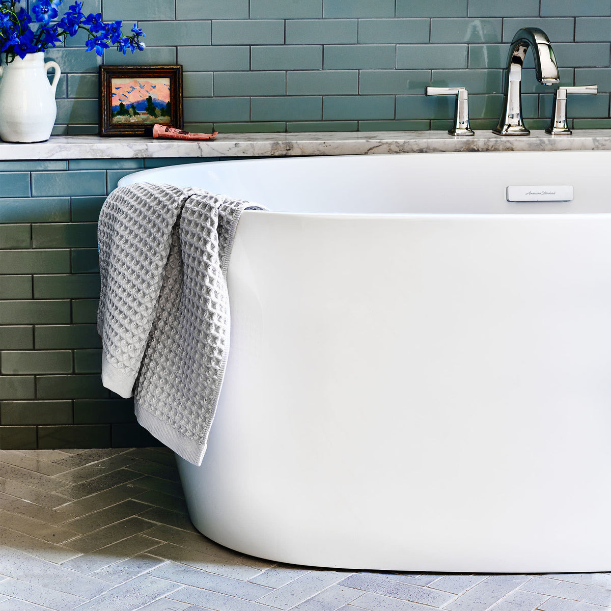 American Standard Coastal Serin 68" x 31" Freestanding Bathtub Center Drain With Integrated Overflow White