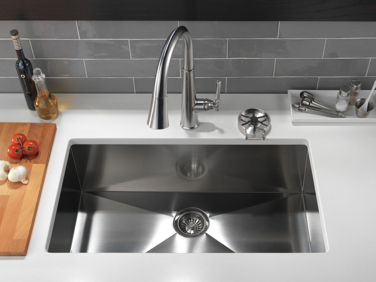Delta Emmeline® Single Handle Pull-Down Kitchen Faucet Lumicoat® Arctic Stainless
