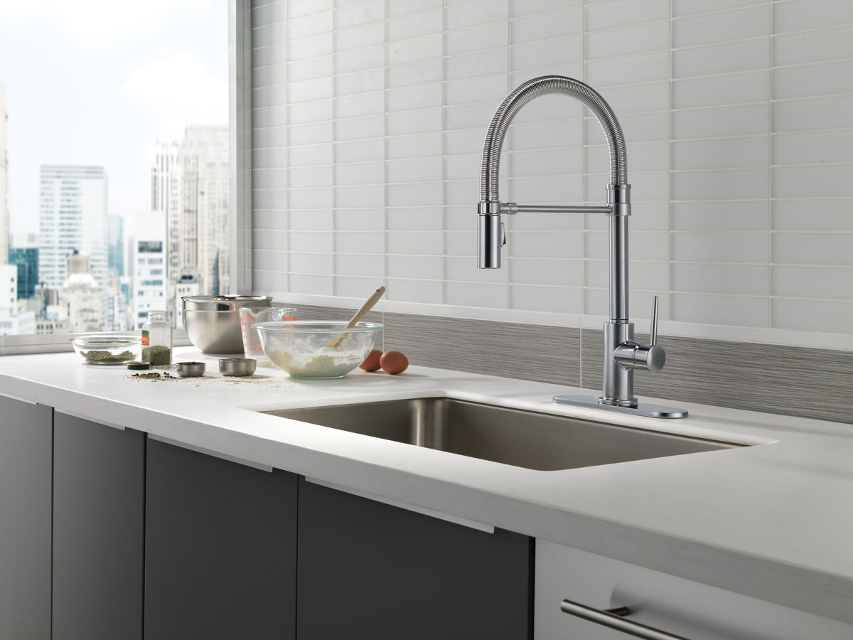 Delta Trinsic® Single Handle Pull-Down Spring Kitchen Faucet Arctic Stainless
