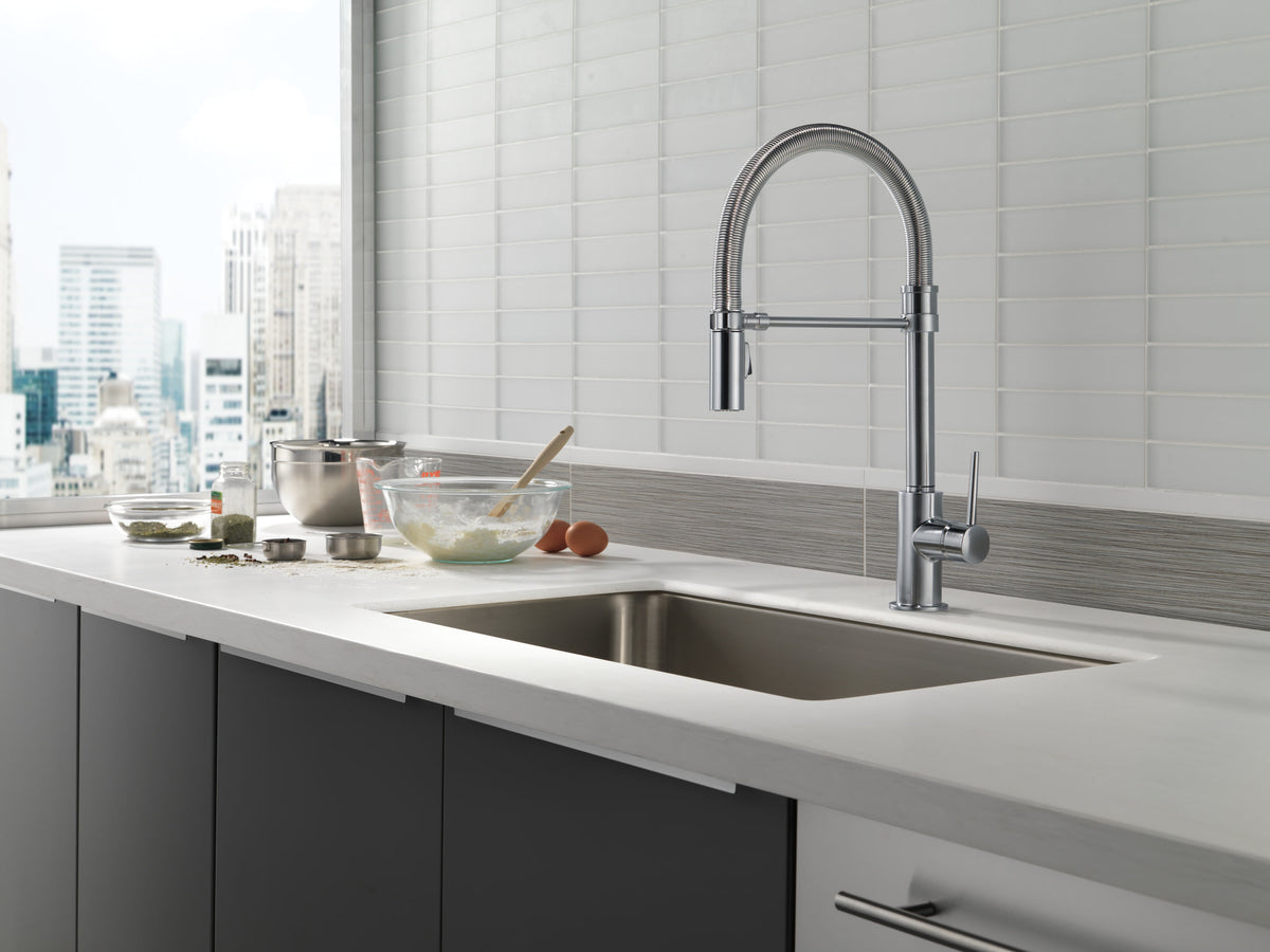 Delta Trinsic® Single Handle Pull-Down Spring Kitchen Faucet Arctic Stainless