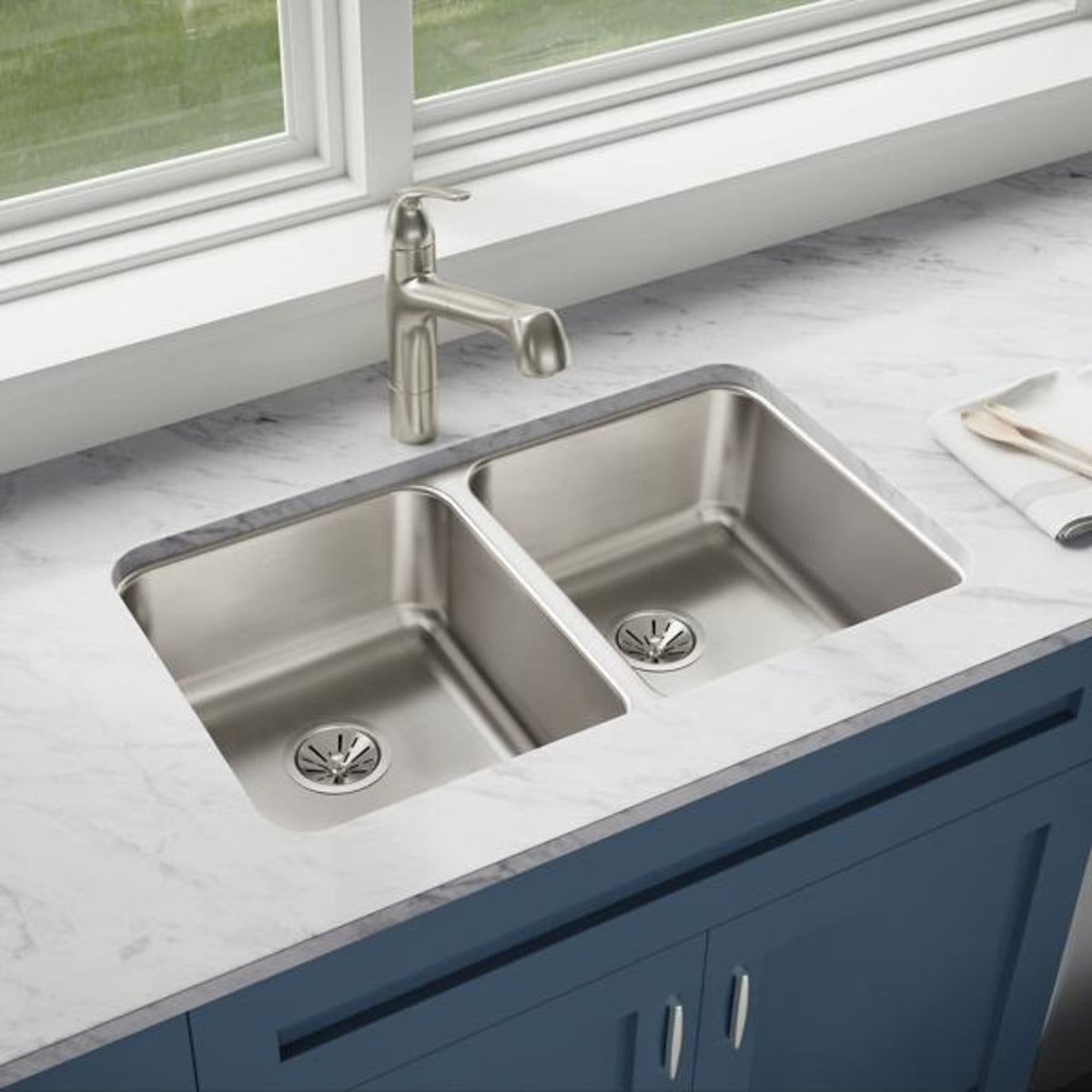 Elkay Lustertone Classic Stainless Steel, 30-3/4" x 18-1/2" x 7-7/8" Equal Double Bowl Undermount Sink